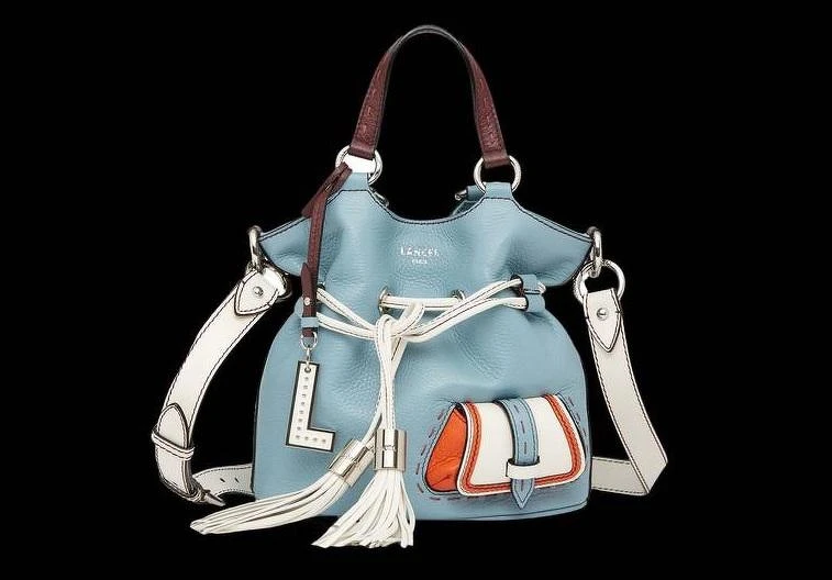 LANCEL經典水桶包款(照片出處:LANCEL 官方) LANCEL經典水桶包款(照片出處:LANCEL 官方)