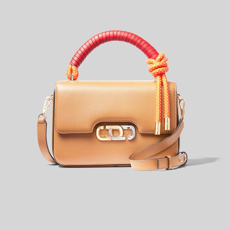 Marc Jacobs The J Link 太妃糖褐肩揹包,NT20,900 Marc Jacobs The J Link 太妃糖褐肩揹包,NT20,900