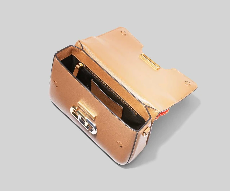 Marc Jacobs The J Link 太妃糖褐肩揹包,NT20,900 Marc Jacobs The J Link 太妃糖褐肩揹包,NT20,900