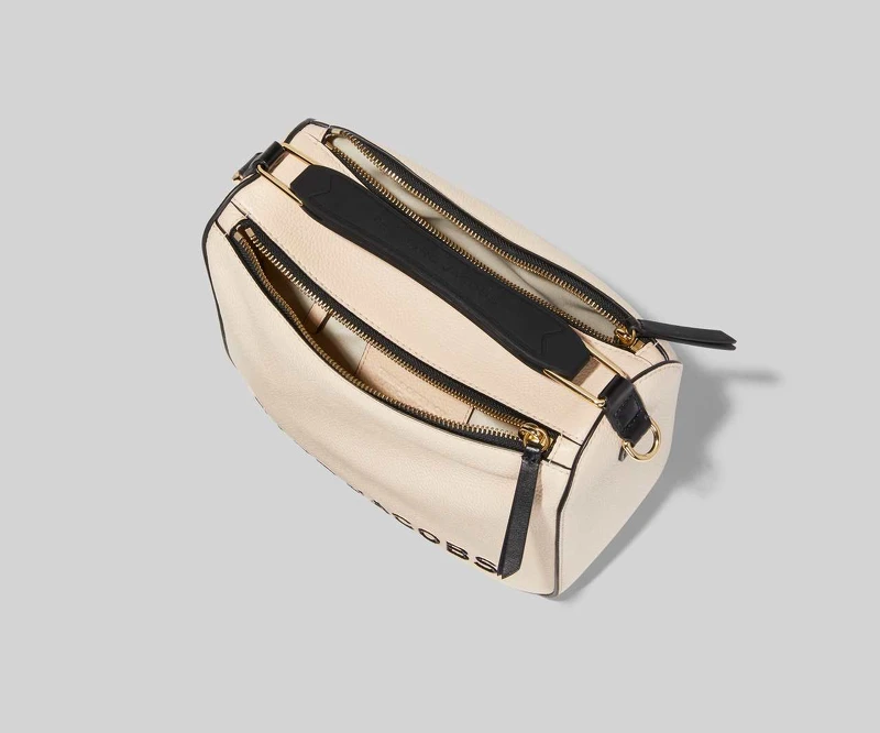 Marc Jacobs The Softbox蜜桃粉膚肩揹包,NT18,900 Marc Jacobs The Softbox蜜桃粉膚肩揹包,NT18,900