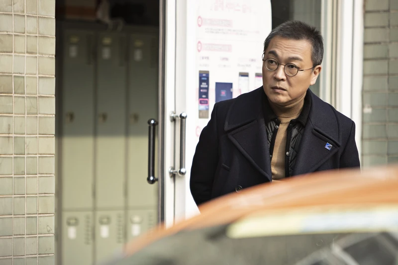 金聖義 《模範計程車》飾演 「彩虹運輸」隊長 張省哲 金聖義 《模範計程車》飾演 「彩虹運輸」隊長 張省哲