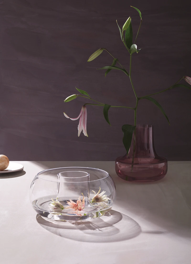 花器採上下兩層組合。 花器採上下兩層組合。