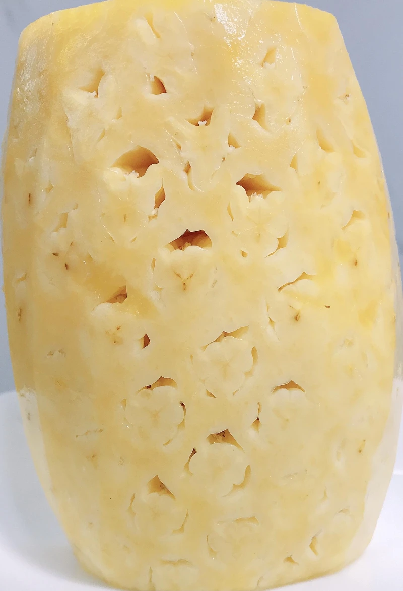 鳳梨芽眼內有細刺，沒削乾淨可能會有刮舌感。