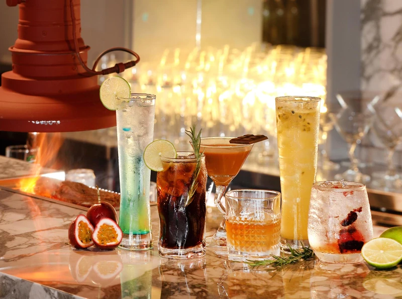 禁止酒駕,未滿18歲請勿飲酒 禁止酒駕,未滿18歲請勿飲酒