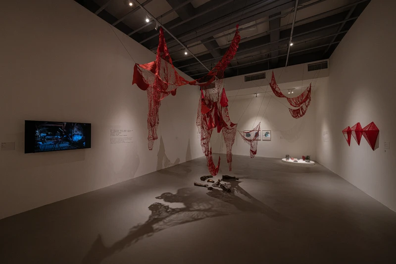 塩田千春,《外在化的身體》,2019/2021 塩田千春,《外在化的身體》,2019/2021