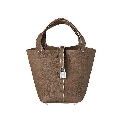Hermès Picotin Lock 18 系列牛皮包款,約NT89,100 Hermès Picotin Lock 18 系列牛皮包款,約NT89,100