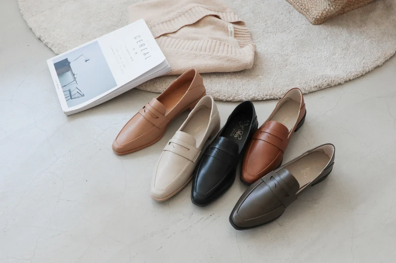 經典款微尖頭樂福鞋 各NT1380 經典款微尖頭樂福鞋 各NT1380