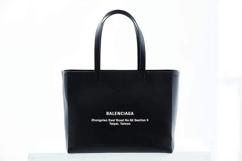 Balenciaga台灣限定托特包,限量12個,售價NT$44,500 Balenciaga台灣限定托特包,限量12個,售價NT$44,500