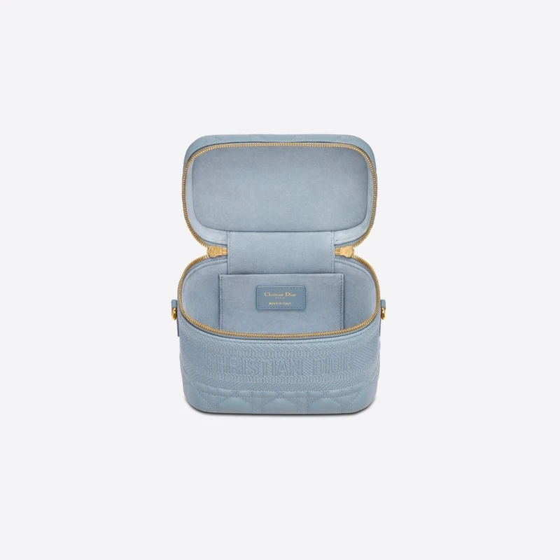 DiorTravel小型化妝箱包,NT92,000 DiorTravel小型化妝箱包,NT92,000