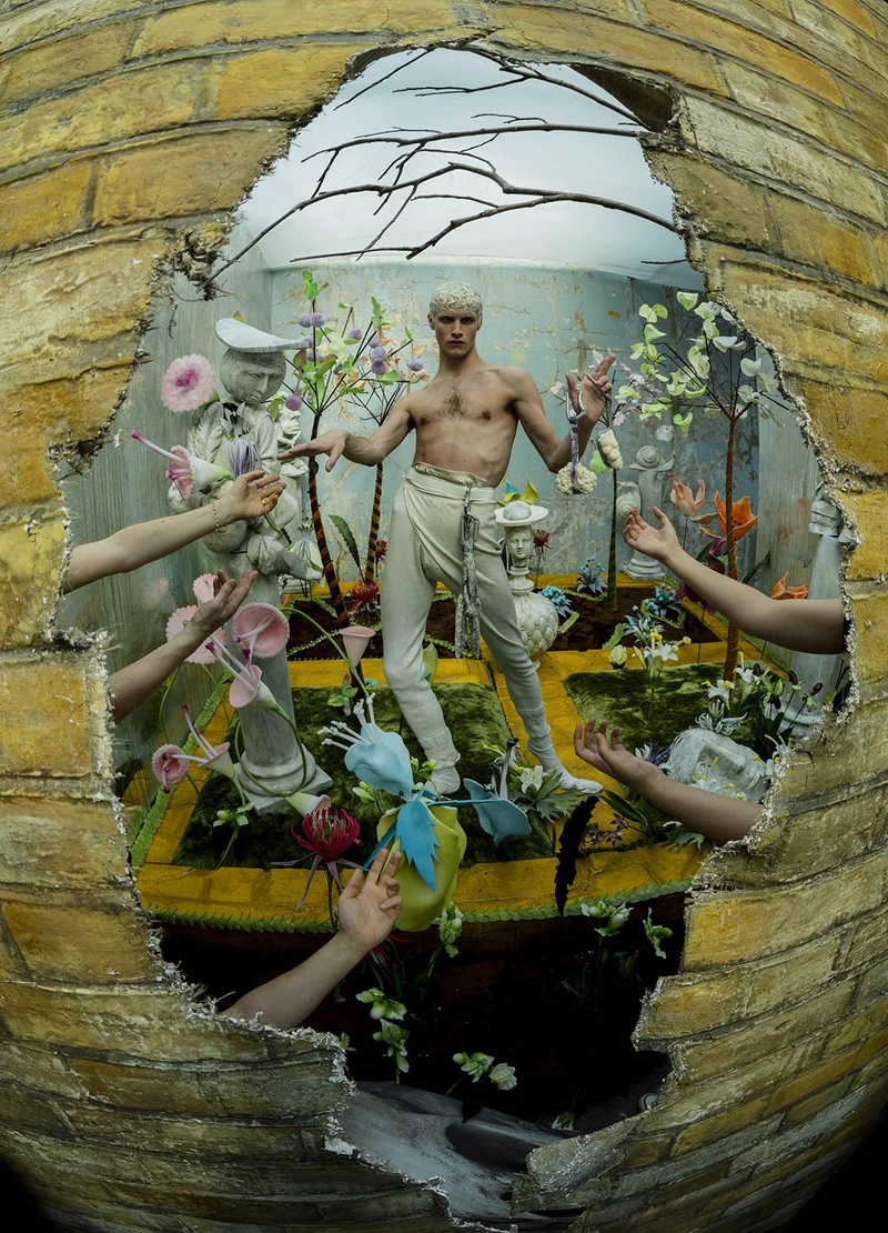 蒂姆.沃克「寶盒」系列作品;詹姆士.史賓塞;倫敦2018。 圖片來源:Tim Walker Studio 蒂姆.沃克「寶盒」系列作品;詹姆士.史賓塞;倫敦2018。 圖片來源:Tim Walker Studio
