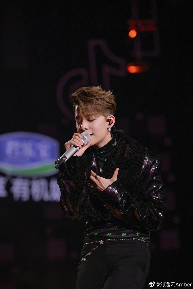 劉逸雲Amber 劉逸雲Amber