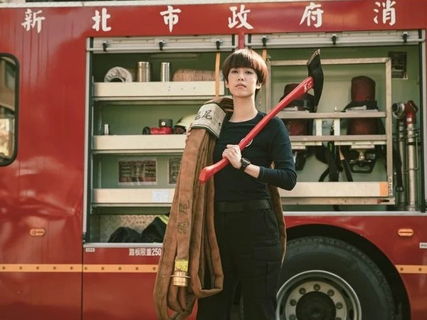 由陳庭妮飾演的徐子伶,堅定溫柔的女力特質令人欽佩。 由陳庭妮飾演的徐子伶,堅定溫柔的女力特質令人欽佩。