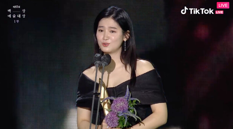 新人女演員獎: Netflix《人性課外課》朴柱炫 新人女演員獎: Netflix《人性課外課》朴柱炫