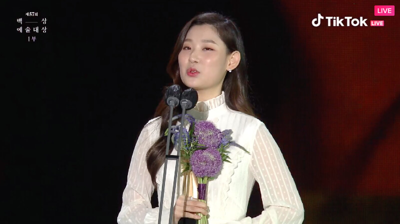 女子新人獎: 《兄妹的夏夜》崔丁云 女子新人獎: 《兄妹的夏夜》崔丁云