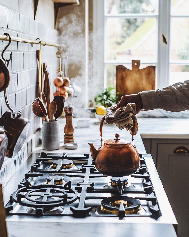 Bertazzoni 以義大利頂級超跑為靈感,外型搶眼且品牌性格顯著,是頂級爐具的代表品牌之一(Photo by @_foodstories_)。 Bertazzoni 以義大利頂級超跑為靈感,外型搶眼且品牌性格顯著,是頂級爐具的代表品牌之一(Photo by @_foodstories_)。
