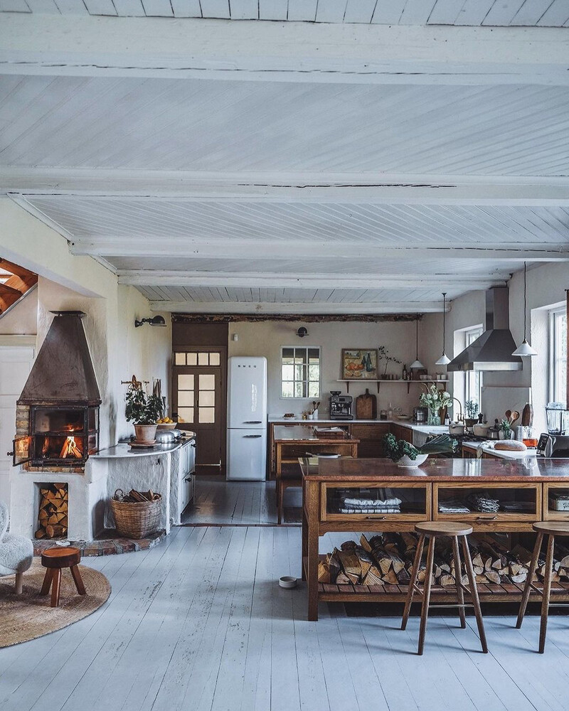 在瑞典度假小屋的廚房也大肆改造(Photo by @_foodstories_)。 在瑞典度假小屋的廚房也大肆改造(Photo by @_foodstories_)。