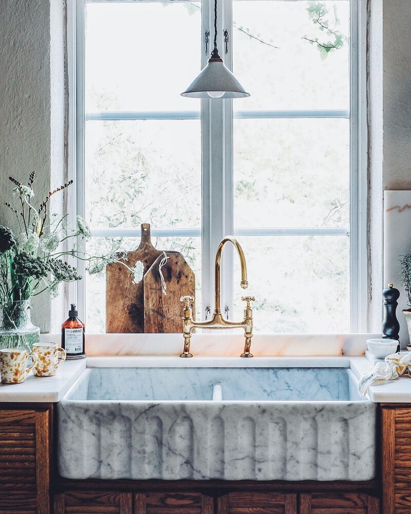 漂亮的大理石紋雙水槽(Photo by @_foodstories_)。 漂亮的大理石紋雙水槽(Photo by @_foodstories_)。