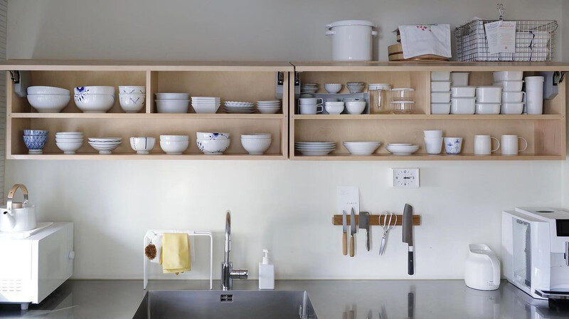 就連收納櫃打開也都是色系一致的白色(Photo by @salrim_story)。 就連收納櫃打開也都是色系一致的白色(Photo by @salrim_story)。