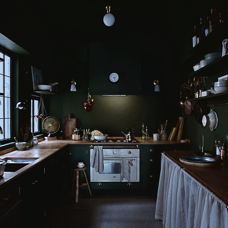 是看起來空間寬大的ㄇ字型廚房(Photo by @ladyandpups)。 是看起來空間寬大的ㄇ字型廚房(Photo by @ladyandpups)。