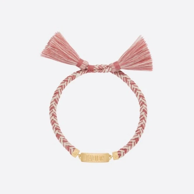 J'Adior編織手鍊,NT17,000 J'Adior編織手鍊,NT17,000