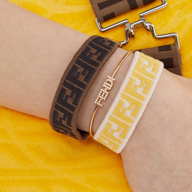 FENDI FF LOGO編織手環,NT14,500 FENDI FF LOGO編織手環,NT14,500