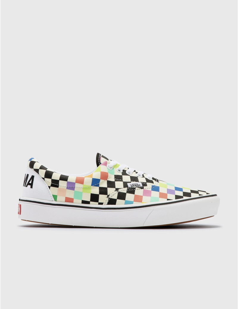 Vans x MoMA ComfyCush Era 低筒帆布鞋,NT1,466 Vans x MoMA ComfyCush Era 低筒帆布鞋,NT1,466
