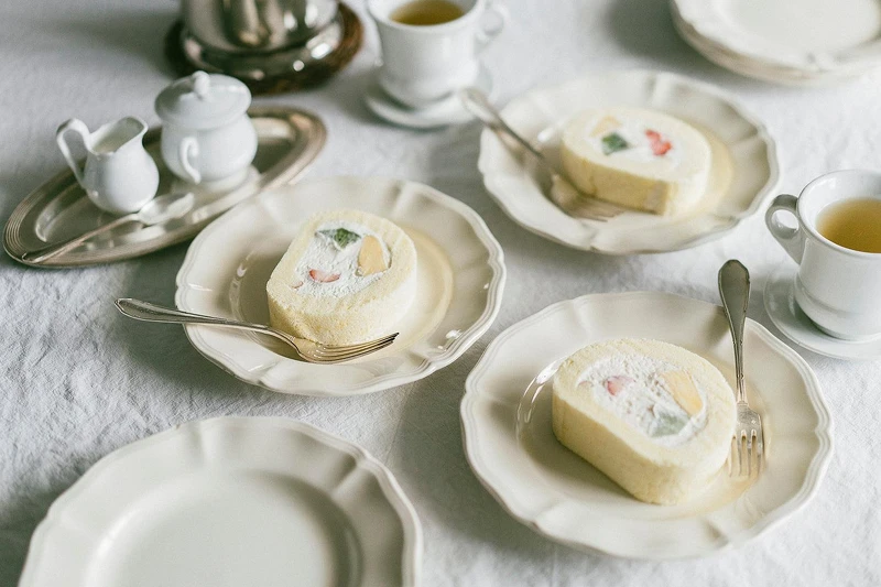 古董餐桌最受歡迎的古董花盤款式，也十分百搭好用（photo by @talkless.fooddiary）。