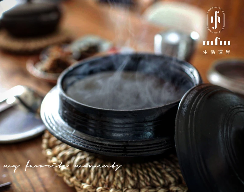 韓國傳統鑄鐵鍋，十分有韓式情調。（photo by MFM生活道具）
