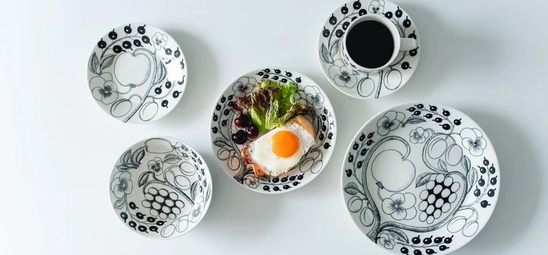 深受歡迎的芬蘭品牌 Arabia Paratiisi 餐盤。（photo by hokuohkurashi.com ）