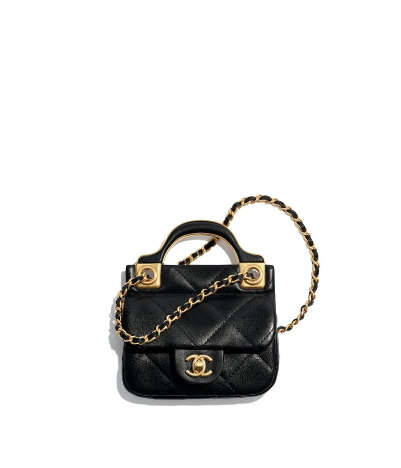 Chanel黑色皮革菱格紋金屬皮穿鍊飾以手把小包，NT70,900