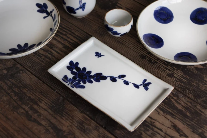 以吳須釉料手工繪製的BARBAR（馬場商店）伊呂波系列。（photo by @thexiaoqi）