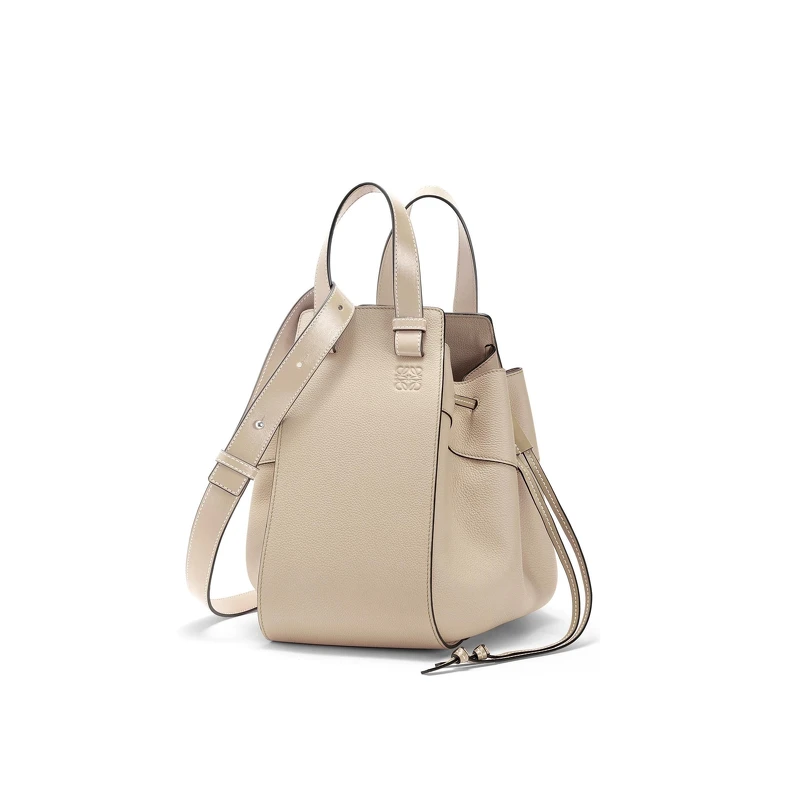 Loewe Hammock抽繩包,NT95,000 Loewe Hammock抽繩包,NT95,000