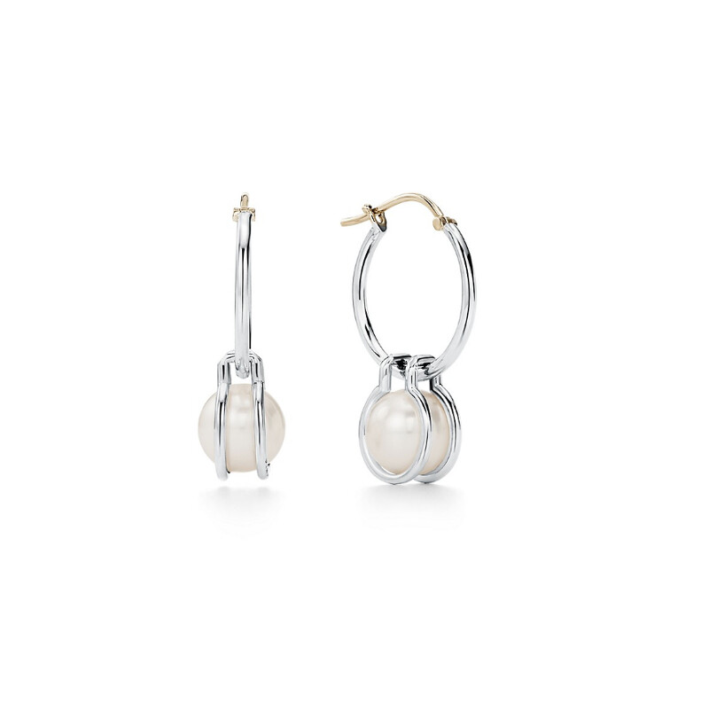 Tiffany HardWear系列純銀鑲淡水養殖珍珠珍珠(直徑 8.5-9 毫米),售價NT28,500 Tiffany HardWear系列純銀鑲淡水養殖珍珠珍珠(直徑 8.5-9 毫米),售價NT28,500