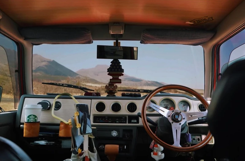 訂製皮製裝飾在方向盤以及排檔桿上。（Photo by @nao___chu）