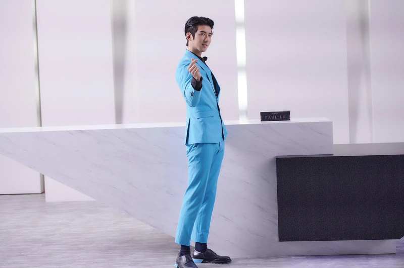 《愛的奧特萊斯》傅孟柏飾演掛著招牌假笑的銷售代表Paul。 《愛的奧特萊斯》傅孟柏飾演掛著招牌假笑的銷售代表Paul。