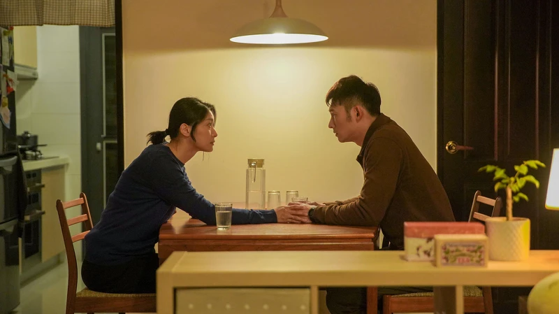 ▲▼溫昇豪在劇中在乎同袍情誼,妻子柯奐如決定暫時分居。(圖 / 公共電視、myVideo提供) ▲▼溫昇豪在劇中在乎同袍情誼,妻子柯奐如決定暫時分居。(圖 / 公共電視、myVideo提供)