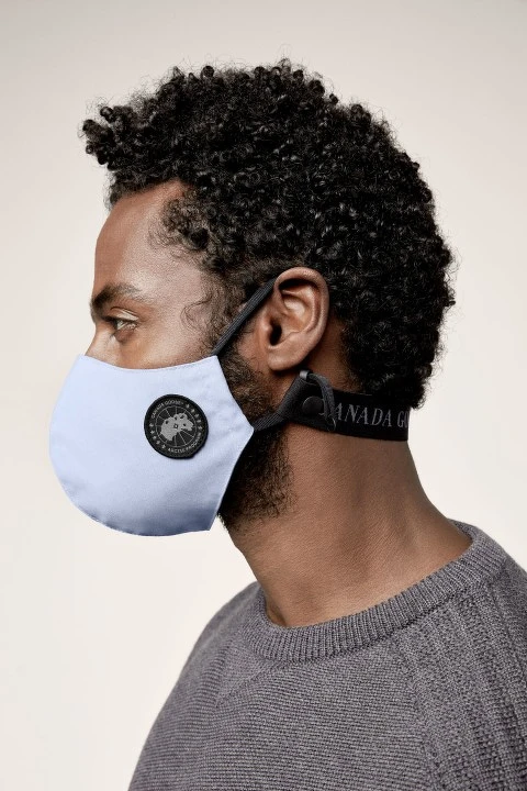 Canada Goose進階款口罩，NT4,000（包含紅色、黑色、灰色、鼠尾草綠共四色）