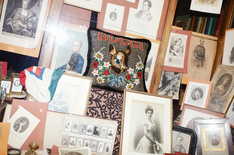 Gucci 小鹿刺繡抱枕 $32,700