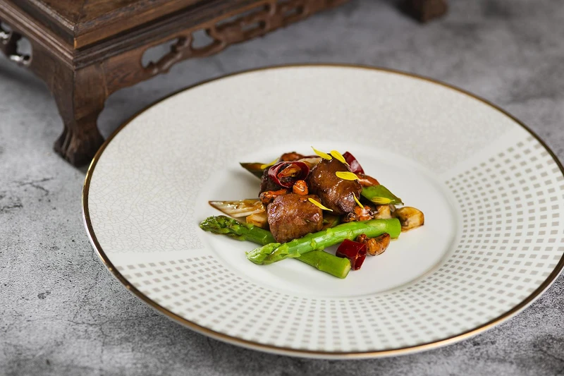 香辣蘆筍美國牛柳粒 每道665元 香辣蘆筍美國牛柳粒 每道665元