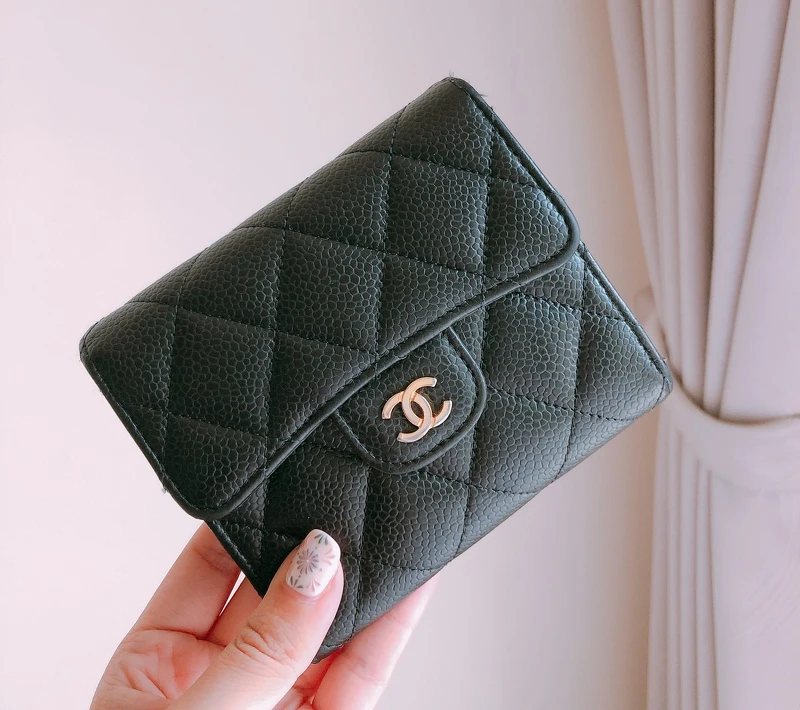 Chanel菱格紋短夾,NT28,000 Chanel菱格紋短夾,NT28,000