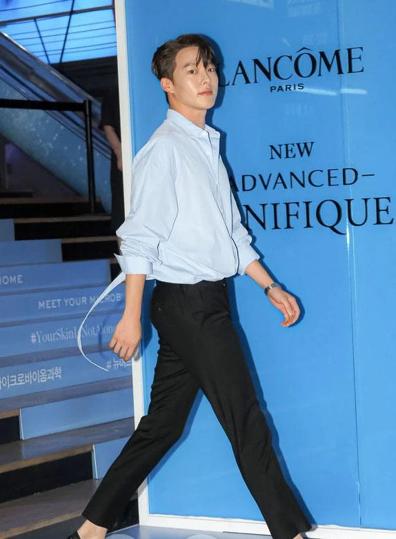 10張照片證實 張基龍是「美尻王子」 10張照片證實 張基龍是「美尻王子」