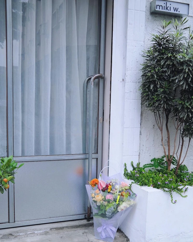 並有 stay with flowers 疫情期間花束宅配方案。