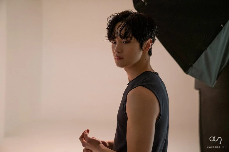 《我的室友是九尾狐》戀愛傻瓜「都載鎮」26歲 金度完