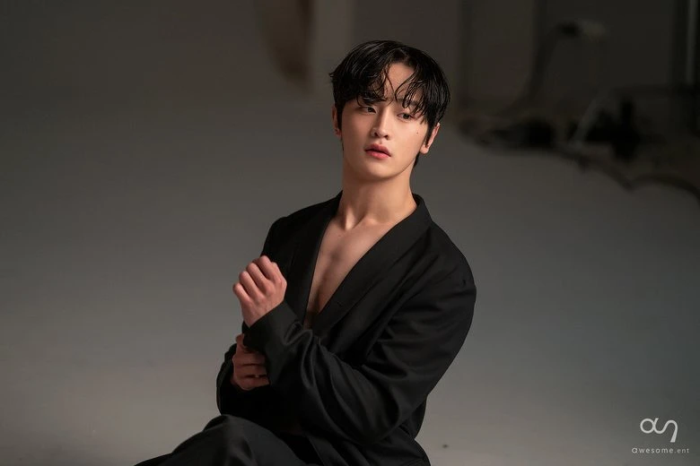 《我的室友是九尾狐》戀愛傻瓜「都載鎮」26歲 金度完