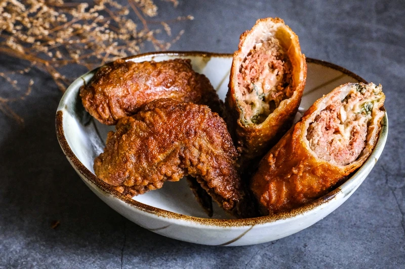 《初炸小食店》鮪魚酸豆牛肉捲、花椒辣雞翅