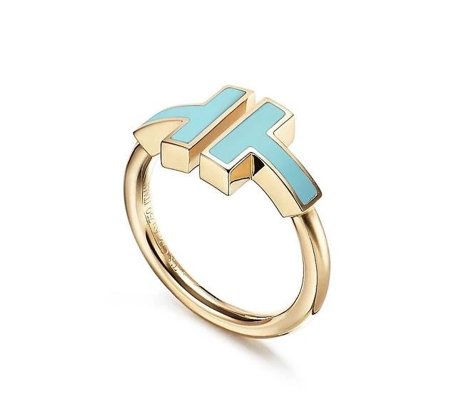 Tiffany & Co. Tiffany T Wire 系列戒指,18K黃金鑲嵌綠松石 Tiffany & Co. Tiffany T Wire 系列戒指,18K黃金鑲嵌綠松石