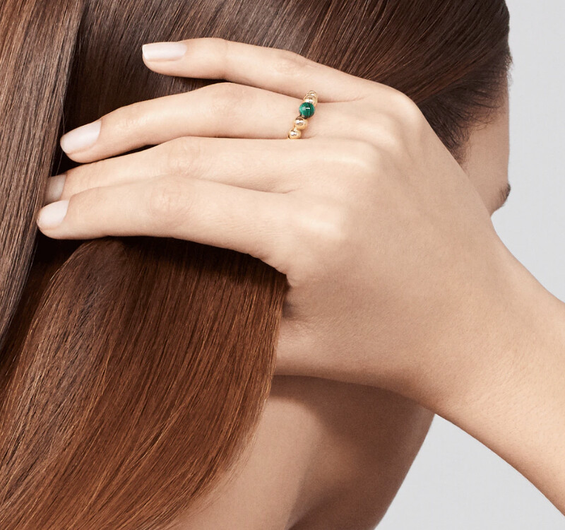 Van Cleef & Arpels (VCA) Perlée couleurs variation 系列戒指,18K黃金鑲嵌孔雀石,NT$65,000 Van Cleef & Arpels (VCA) Perlée couleurs variation 系列戒指,18K黃金鑲嵌孔雀石,NT$65,000