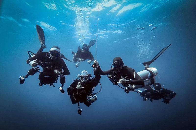 ▲袁緒虎（右）享受每次潛水的樂趣。（圖／袁緒虎提供）