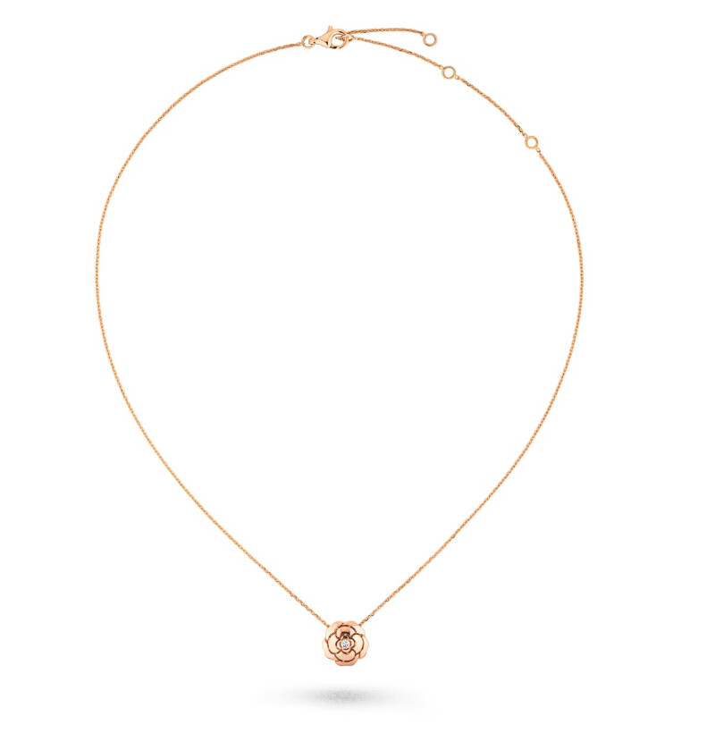 Chanel Extrait de Camélia項鍊,18K玫瑰金鑲嵌鑽石,NT$ 87,000 Chanel Extrait de Camélia項鍊,18K玫瑰金鑲嵌鑽石,NT$ 87,000