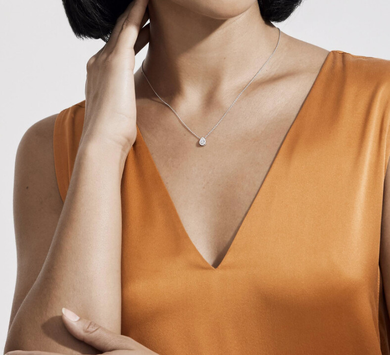 My First De Beers 水滴形鑽石項鍊,NT$83,000 My First De Beers 水滴形鑽石項鍊,NT$83,000